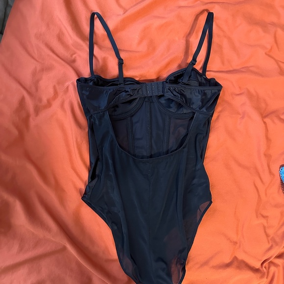 Simons Satin and mesh bodysuit - Picture 4 of 4